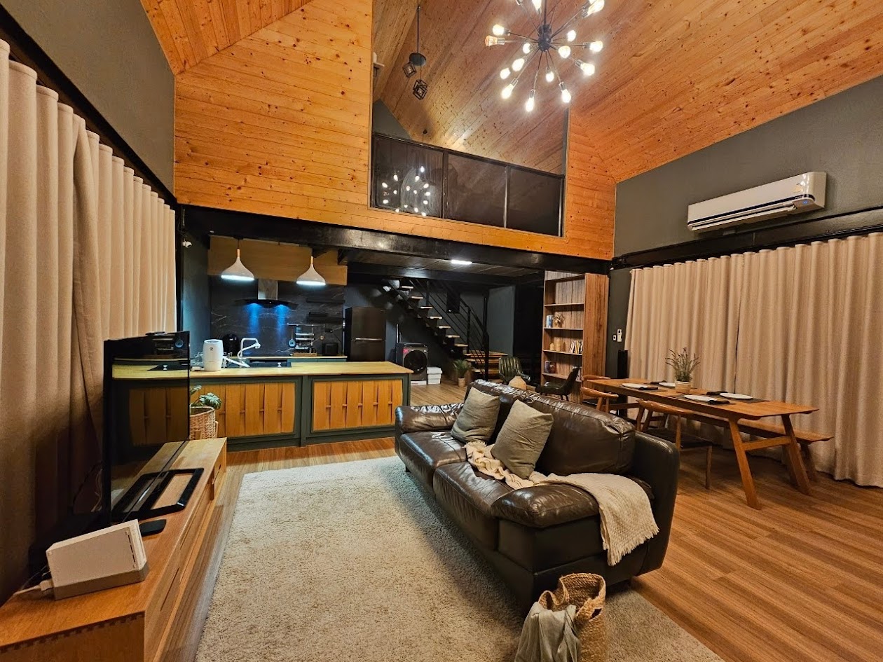 LINE_ALBUM_Take Time Villa_230530_56